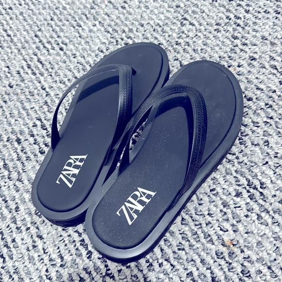 Zara Black Slides - Picture 1 of 1